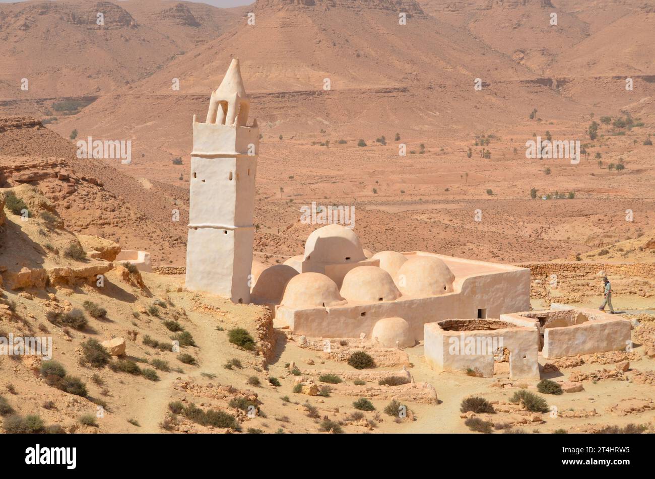 Die Seven Sleepers Mosque Gegend von bergauf. Das Gebäude besteht aus Stein und hat einen quadratischen Sockel mit einer Kuppel in der Mitte. Stockfoto