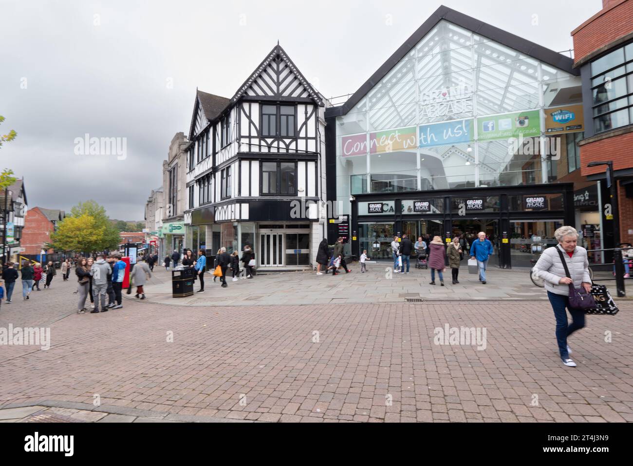 Grand Arcade Einkaufszentrum, ehemaliges Kasino Wigan. Wigan Borough von Greater Manchester. Bild im Vereinigten Königreich: Garyroberts/worldwidefeatures.com Stockfoto