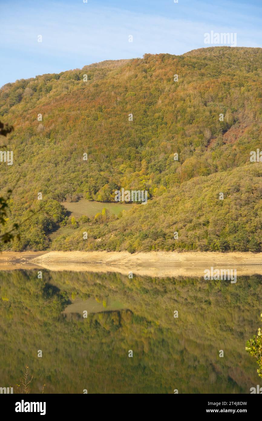 Idealer Hintergrund für Projekte in den Bereichen Umwelt, Natur, ländliche Ausflugsziele, Achtsamkeit, Entspannung, oder einladender Herbst, Frühling und Sommer. Re Stockfoto