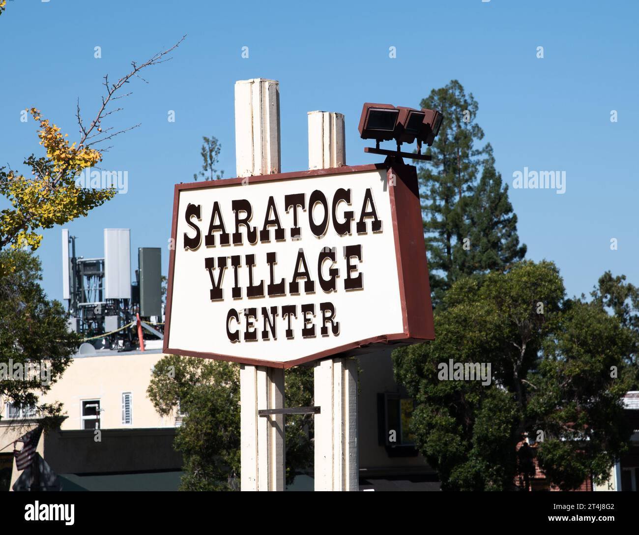 Das Saratoga Village Center Schild Stockfoto