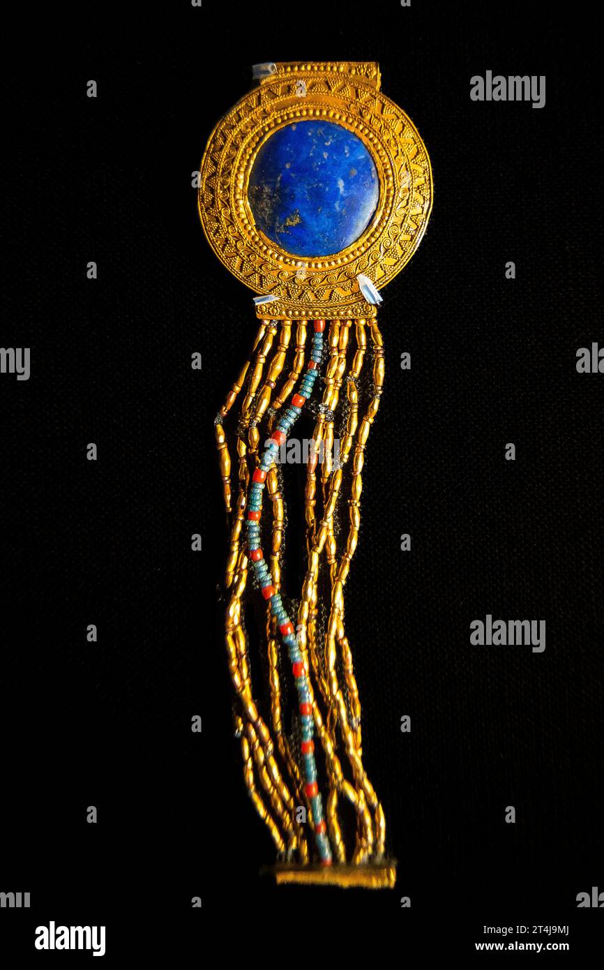 Ägypten, Kairo, Tutanchamon Schmuck, aus seinem Grab in Luxor, Lapislazuli Armband. Stockfoto