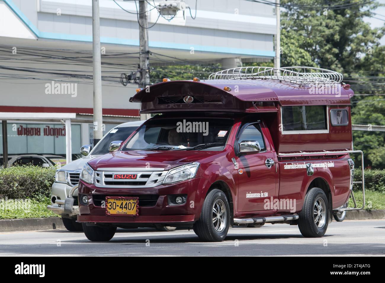 Chiangmai, Thailand - 8. September 2023: Rotes Taxi chiang mai. Service in der Stadt und in der Umgebung. Auf der Straße Nr. 1001 8 km vom Chiangmai Business Area. Stockfoto