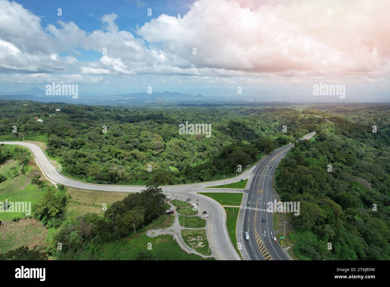 Straße in Mittelamerika Nicaragua Landschaft aus der Luft Drohnenansicht Stockfoto
