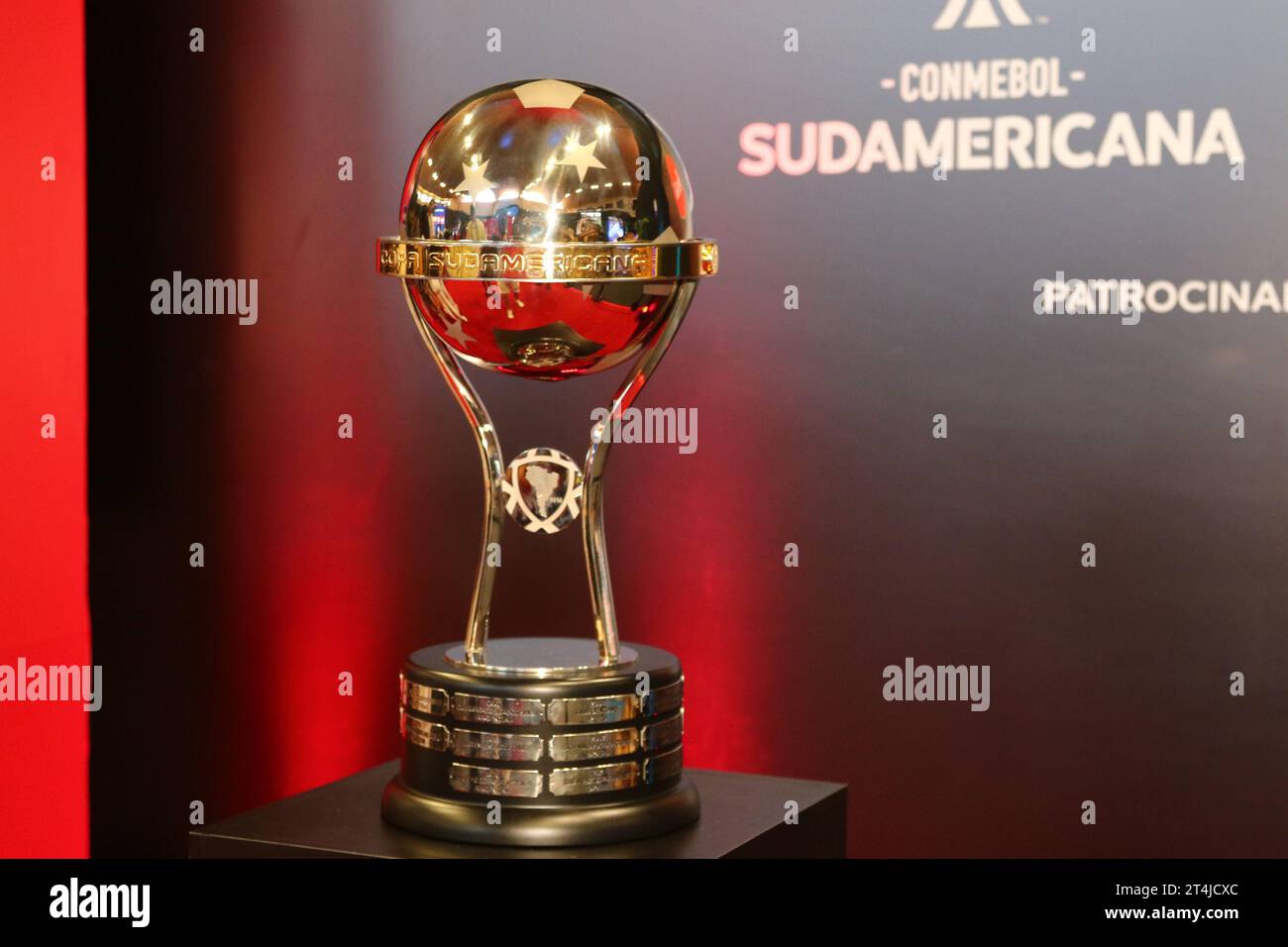 Maldonado, Uruguay, 28. Oktober 2023, Trophy of Sudamericana Cup während eines Endspiels des CONMEBOL Sudamericana Cup im Domingo Burgueño Stadium Stockfoto
