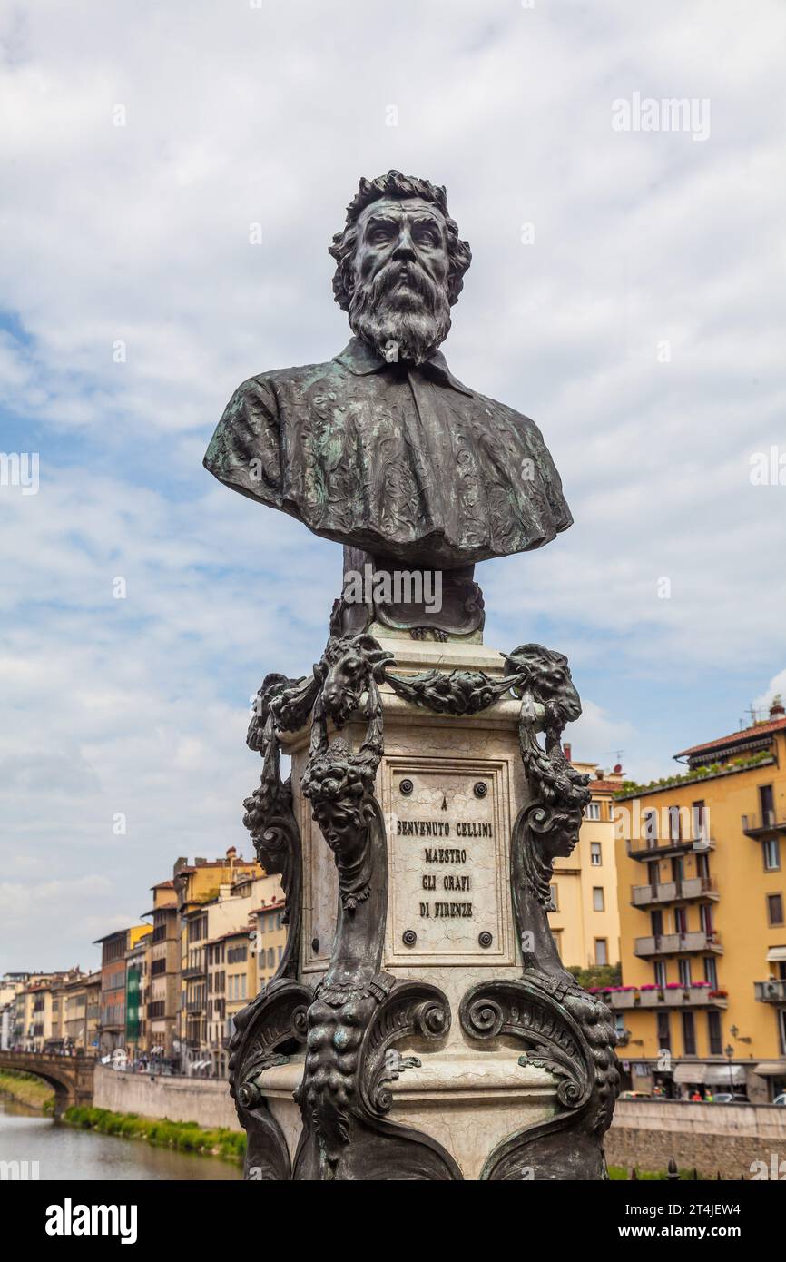 Statue von Benvenuto Cellini in Florenz, Italien. Stockfoto