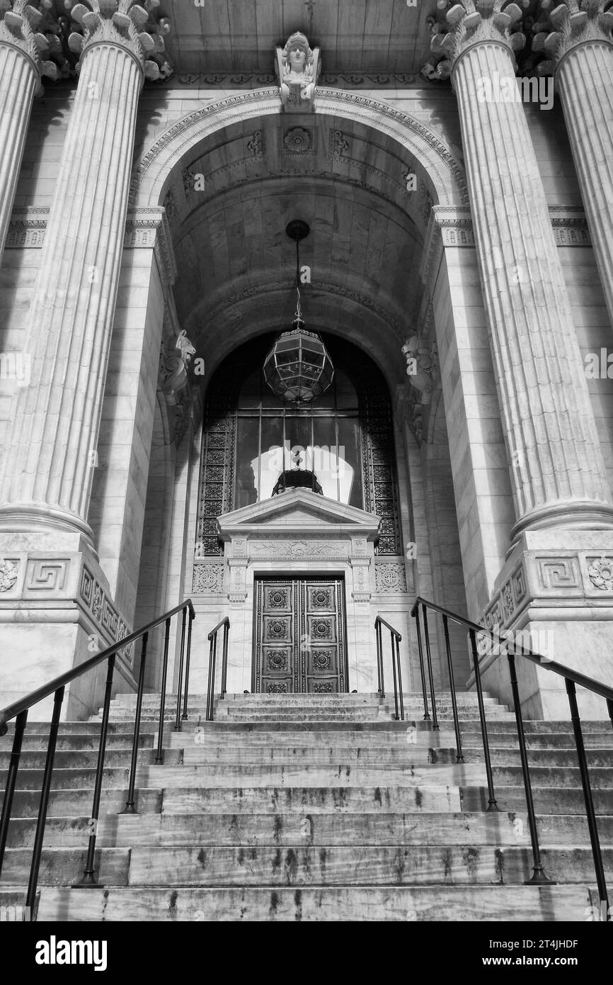 Der Eingang zur New York Public Library Main Branch oder nur zur New York Public Library oder sogar zur 42nd Street Library. New York City, USA Stockfoto