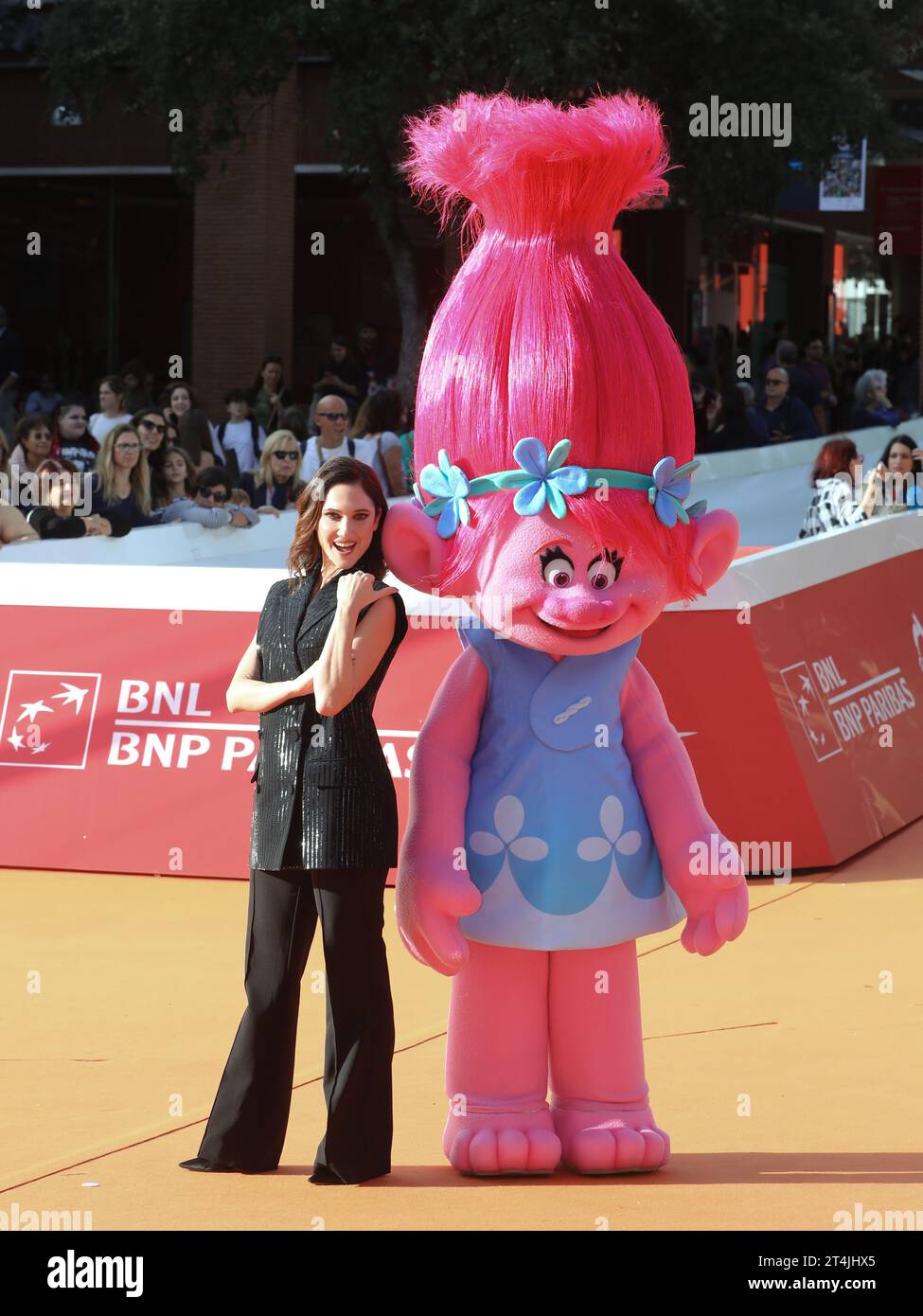 Rom, Rom Film Fest 2023. Filmfestival In Rom. Rote Teppichfolie „Trolls 3“. Im Bild: Lodovica Comello, Poppy Stockfoto