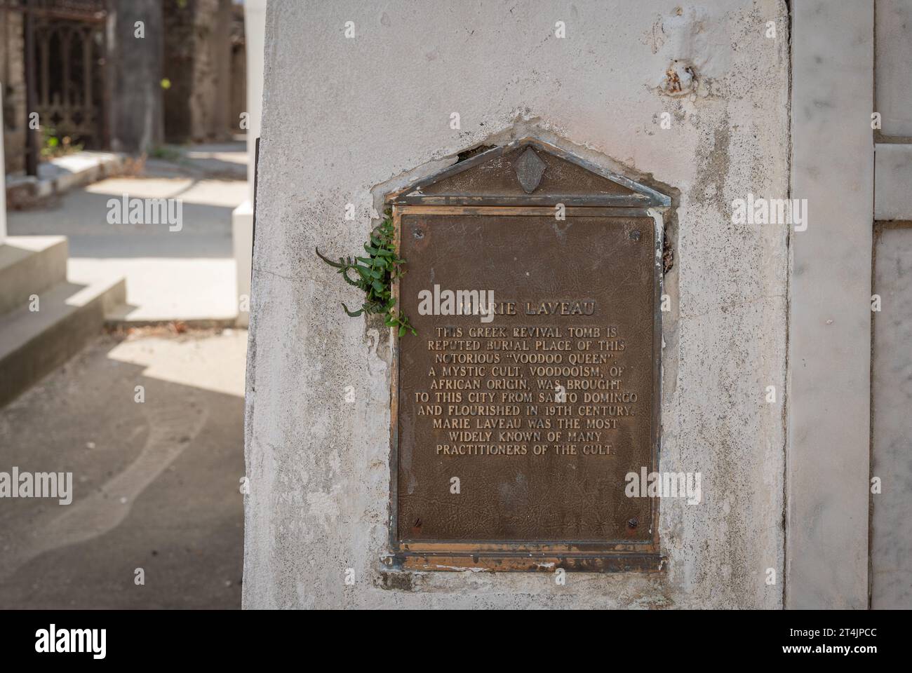 Marie Laveau, Königin von New Orleans Voodoo, angeblich Grabstätte auf dem St. Louis Cemetery No. 1, New Orleans, Louisiana, USA. Stockfoto
