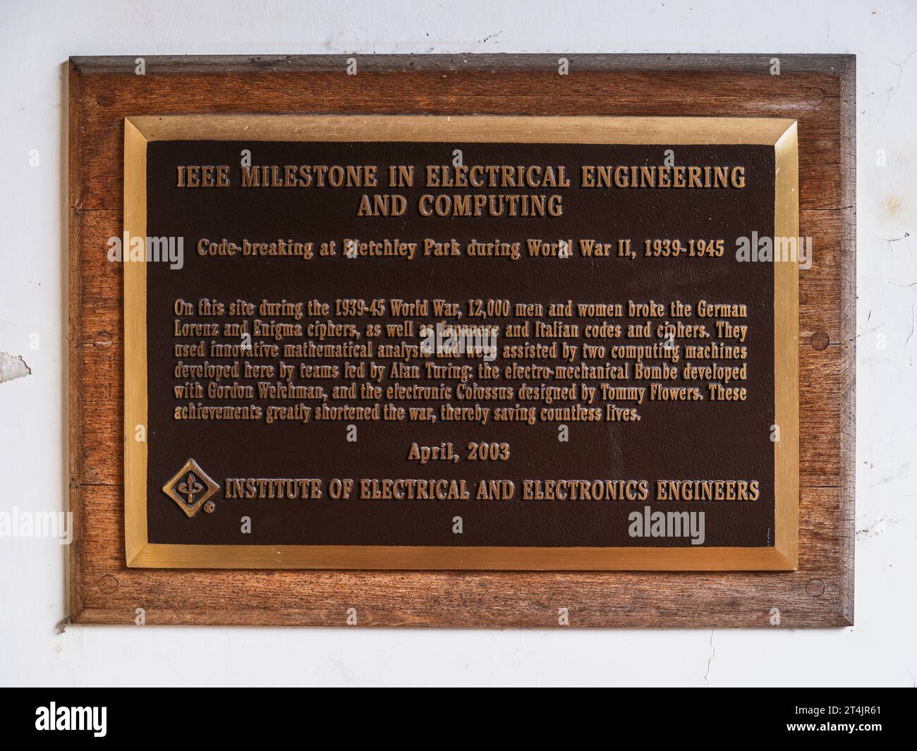 Die Gedenktafel am Eingang zum Bletchley Park Herrenhaus. Bletchley Park, bekannt als „Station X“, war die Heimat der Code-Breakers Alistair Denniston, Al Stockfoto