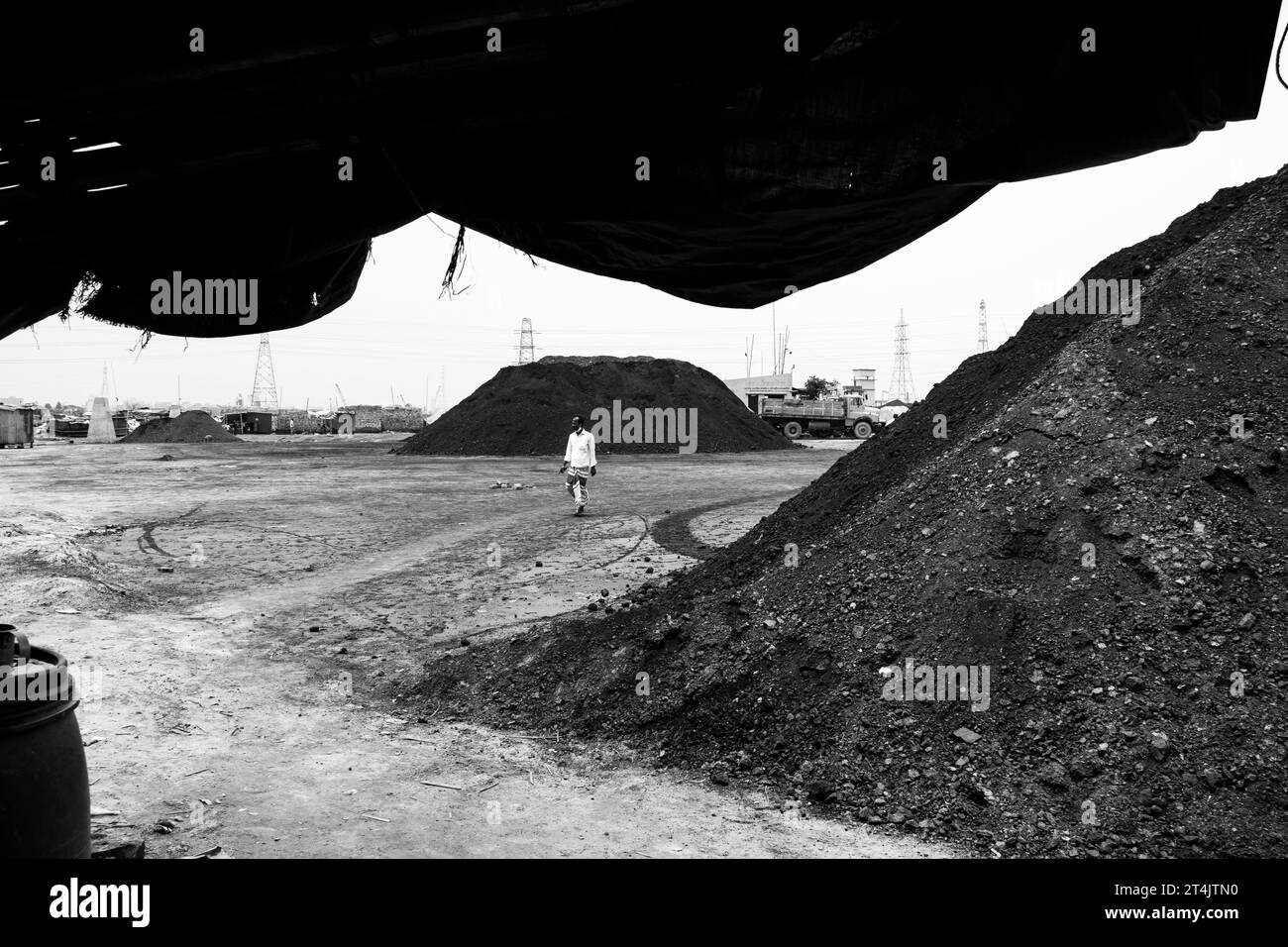 Größter Kohlegeschäftsplatz in Bangladesch. Dieses Bild wurde am 29. Mai 2022 aus Gabtoli in Bangladesch aufgenommen Stockfoto