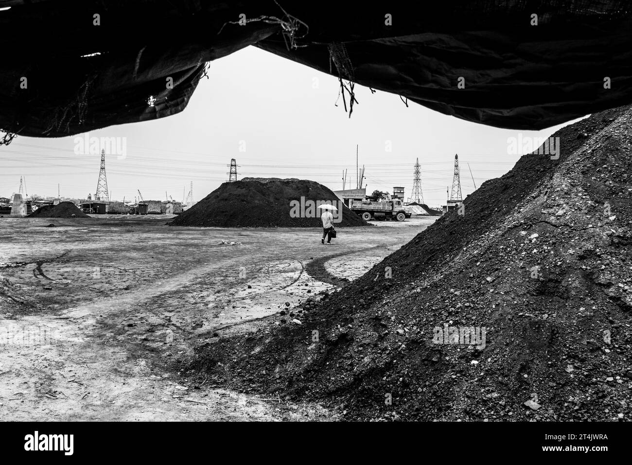 Größter Kohlegeschäftsplatz in Bangladesch. Dieses Bild wurde am 29. Mai 2022 aus Gabtoli in Bangladesch aufgenommen Stockfoto