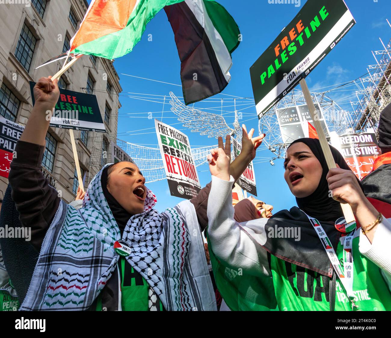 Mehrere Tausend Menschen marschierten vom BBC-Sendehaus zur Downing Street, um ein freies Palästina zu fordern und die israelische Belagerung von Gaza zu beenden. Stockfoto