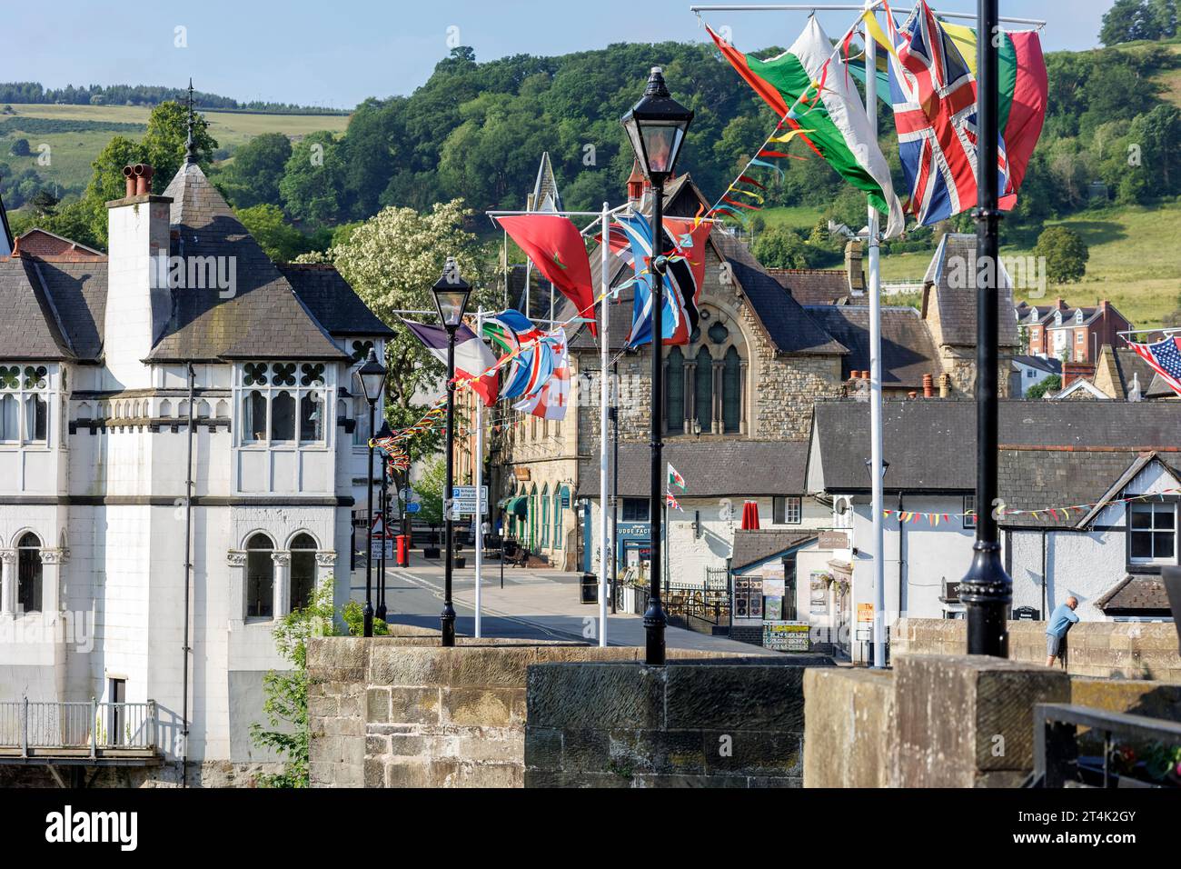 Blick auf die Stadt von der Llangollen Bridge Llangollen Denbighshire Wales Großbritannien Stockfoto