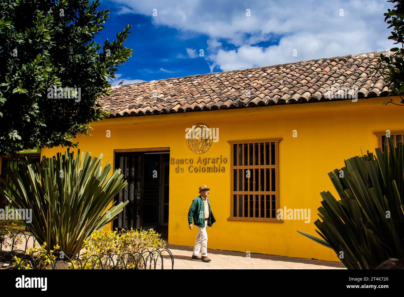 La Calera, Cundinamarca, Kolumbien - 31. Oktober 2023. Fassade der Banco Agrario in La Calera. Finanz- und Bankkonzept. Stockfoto