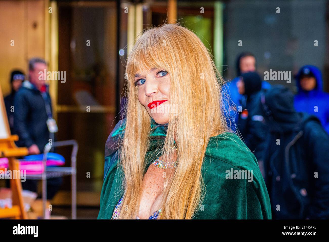 New York, Usa. 31. Oktober 2023. Savannah Guthrie verkleidete Taylor Swift für die Today Show an Halloween am 31. Oktober 2023 in New York. (Foto: Hailstorm Visuals/SIPA USA) Credit: SIPA USA/Alamy Live News Stockfoto