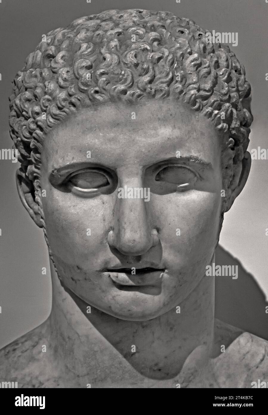 Junger Herkules, 2. Jahrhundert aus Orig. Griechen des 4. Jahrhunderts v. Chr. antike römische Büsten aus der Sammlung Farnese, nationales Archäologisches Museum von Neapel Italien. Stockfoto