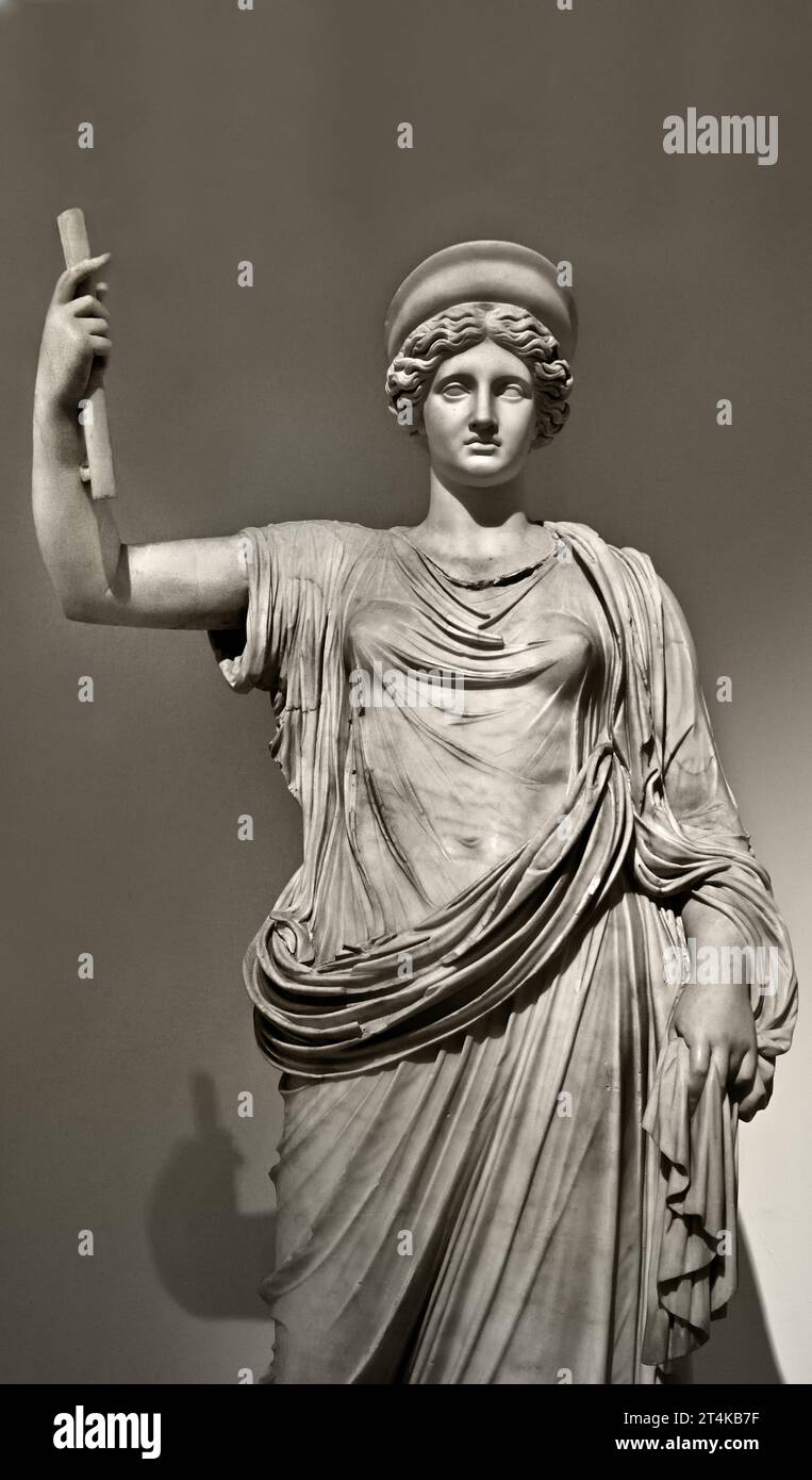 Sammlung Farnese - Hera (Ephesus - Wiener Typ) Römische Kunst, (2. Jahrhundert) Statue Hera Ephesus-Wien Typ Hera Farnese - Statua di Hera tipo Efeso-Wien, Hera Farnese nationales Archäologisches Museum von Neapel Italien. Stockfoto
