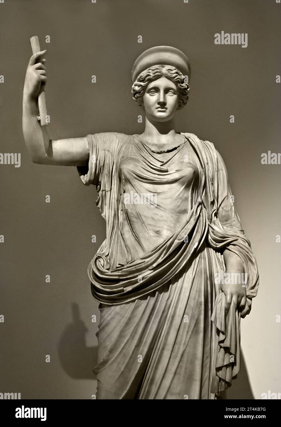 Sammlung Farnese - Hera (Ephesus - Wiener Typ) Römische Kunst, (2. Jahrhundert) Statue Hera Ephesus-Wien Typ Hera Farnese - Statua di Hera tipo Efeso-Wien, Hera Farnese nationales Archäologisches Museum von Neapel Italien. Stockfoto