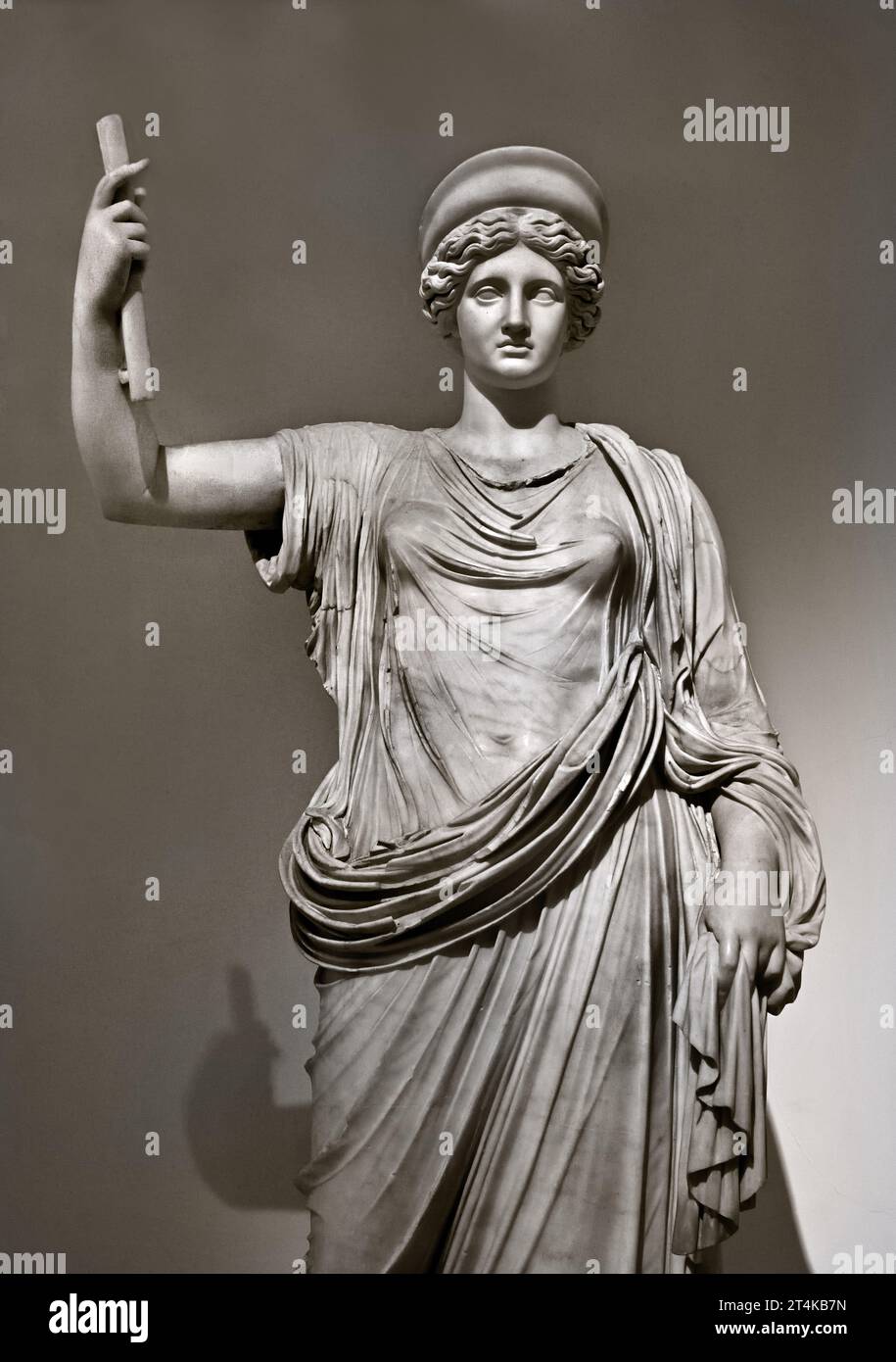 Sammlung Farnese - Hera (Ephesus - Wiener Typ) Römische Kunst, (2. Jahrhundert) Statue Hera Ephesus-Wien Typ Hera Farnese - Statua di Hera tipo Efeso-Wien, Hera Farnese nationales Archäologisches Museum von Neapel Italien. Stockfoto