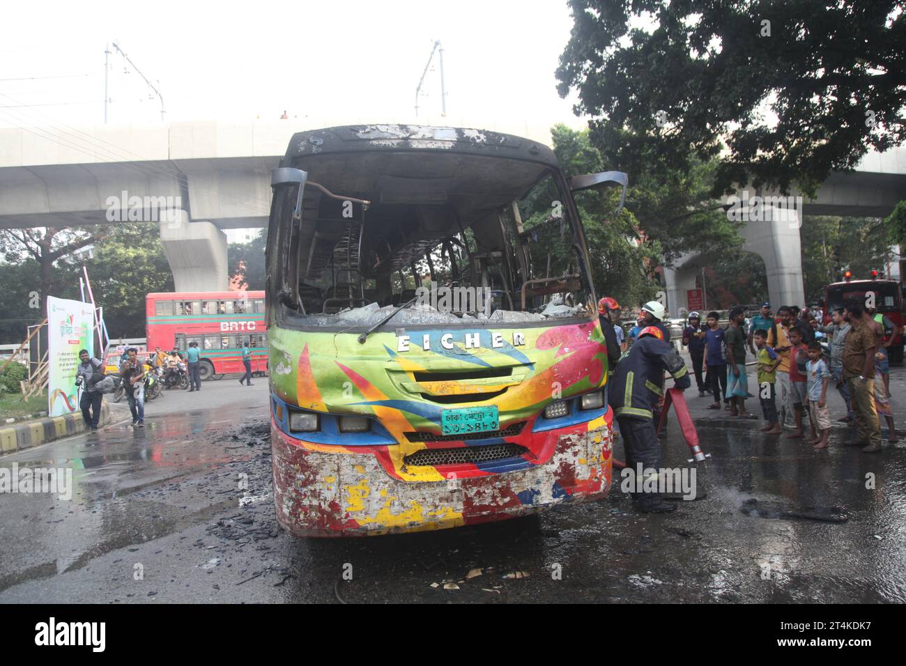 Dhaka Bangladesch 31. Oktober 2023. Am ersten Tag der 72-stündigen Blockade, die von der Bangladesch Nationalist Party BNP und der Jamaat-e-Islam Party ausgerufen wurde, miscrea Stockfoto