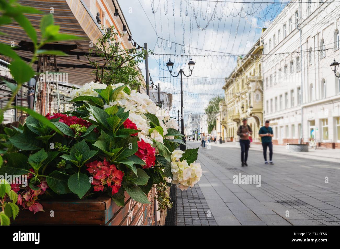 Nischni Nowgorod, Russland, 29. Mai 2023. Bolschaja Pokrovskaja Straße Pokrovka ist die Hauptstraße des historischen Zentrums von Nischni Nowgorod. Touristen A Stockfoto