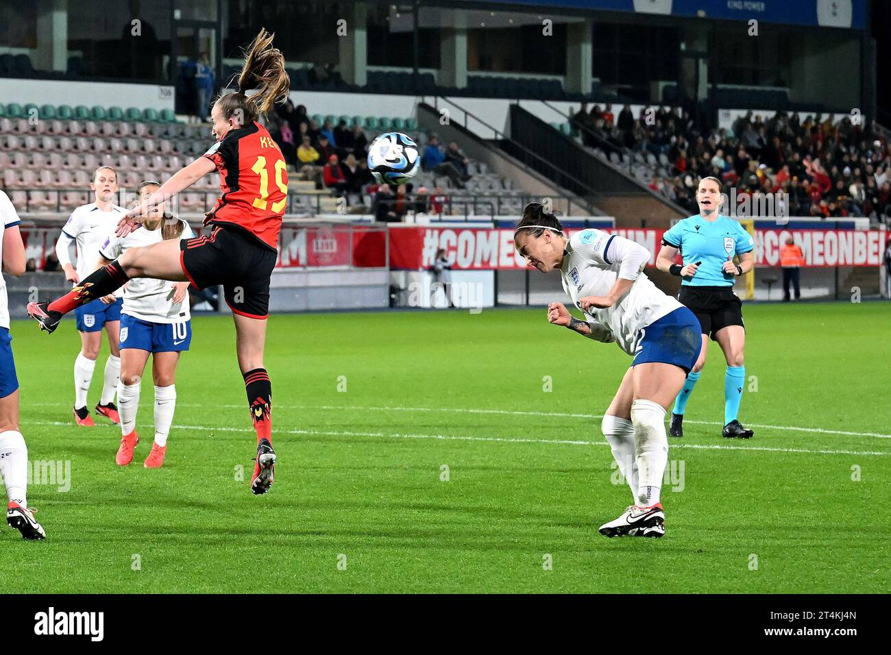 31. Oktober 2023. LEUVEN: Lucy Bronze aus England trifft beim UEFA Nations League-Spiel zwischen Belgien und England am 31. Oktober 2023 im den Dreef-Stadion in Leuven. ANP | Hollandse Hoogte | GERRIT VAN COLOGNE Credit: ANP/Alamy Live News Stockfoto