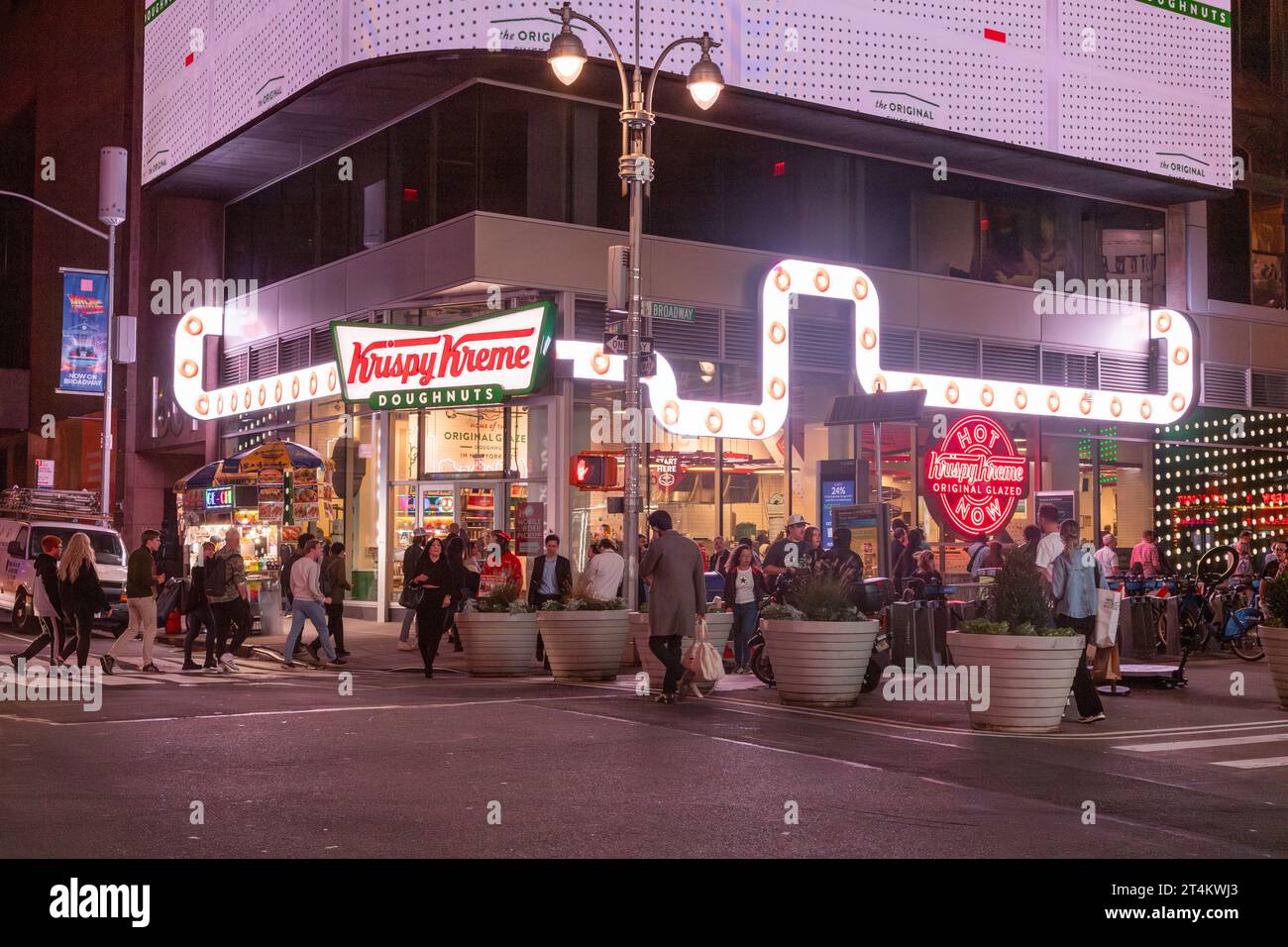 Krispy Kreme Doughnut Store, Times Square, New York City, Vereinigte Staaten von Amerika. Stockfoto