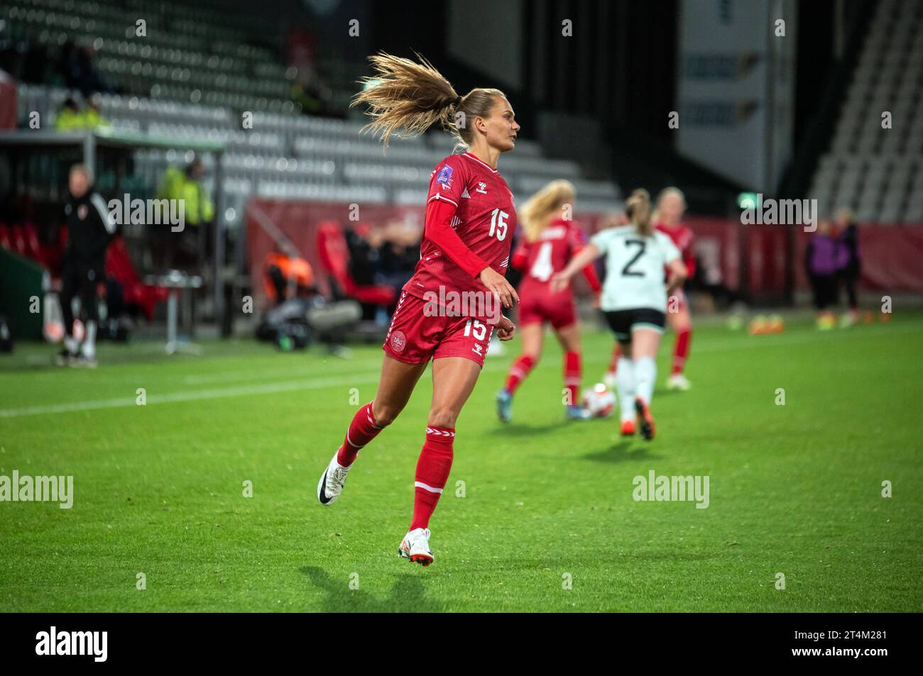 Viborg, Dänemark. 31. Oktober 2023. Frederikke Thogersen (15) aus Dänemark war während des Spiels der UEFA Nations League zwischen Dänemark und Wales in der Energi Viborg Arena in Viborg zu sehen. (Foto: Gonzales Photo/Alamy Live News Stockfoto