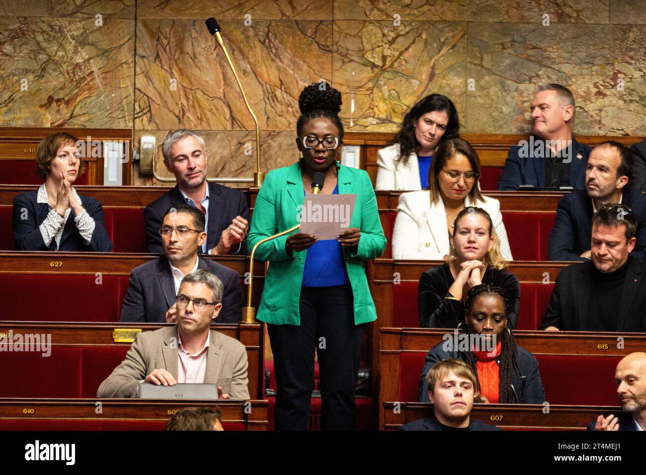 Paris, Frankreich. 31. Oktober 2023. Danièle Obono, Abgeordnete von La France Insoumise (NUPES), spricht während der Sitzung der Fragen an die Regierung in der Nationalversammlung. Eine wöchentliche Sitzung mit Fragen an die französische Regierung in der Nationalversammlung im Palais Bourbon in Paris. Quelle: SOPA Images Limited/Alamy Live News Stockfoto