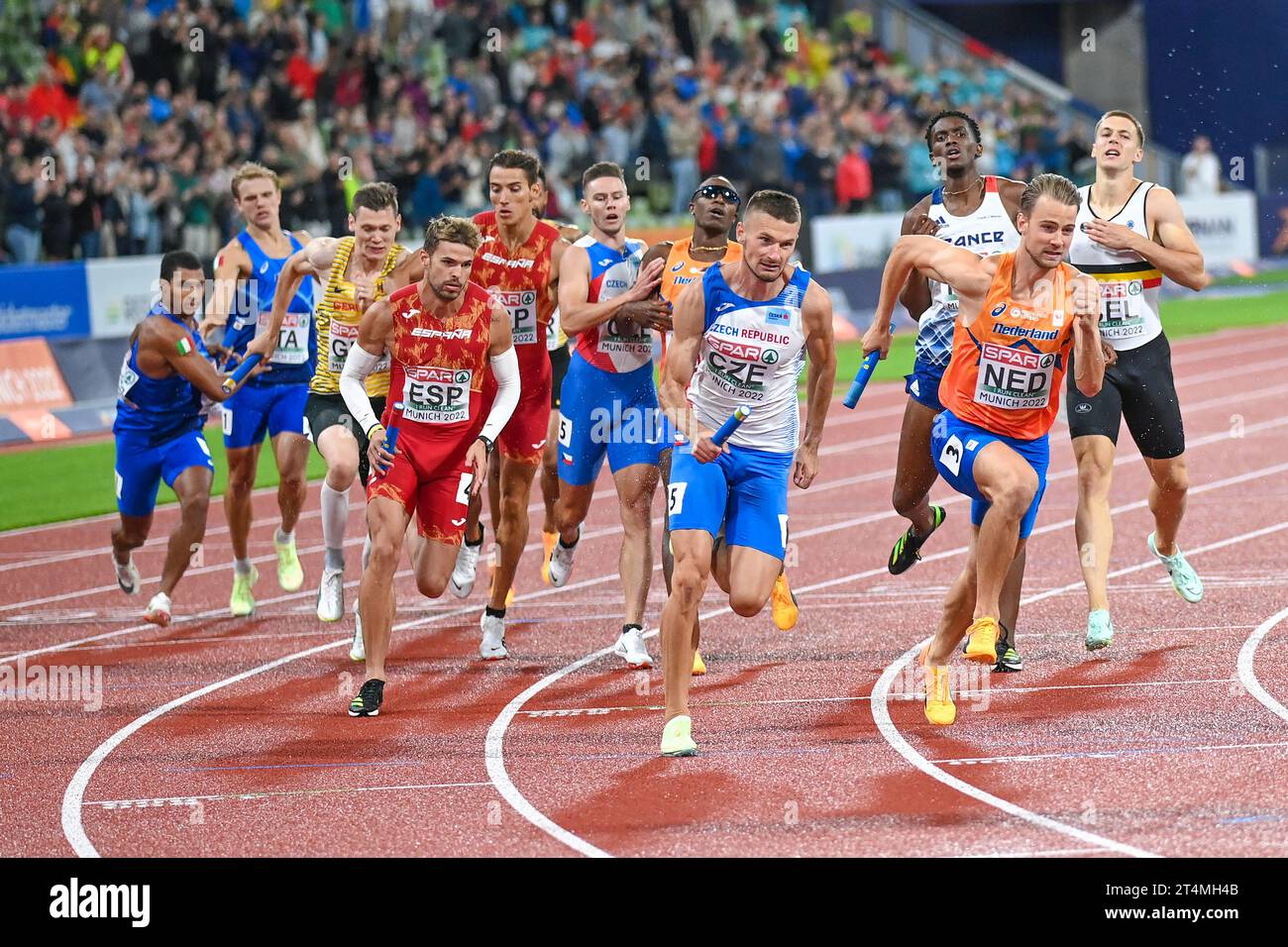 Jochem Dobber (Niederlande), Michal Desensky (Tschechische Republik). Das Staffelfinale für Männer mit 4 x 400 Metern Länge. Europameisterschaften München 2022 Stockfoto