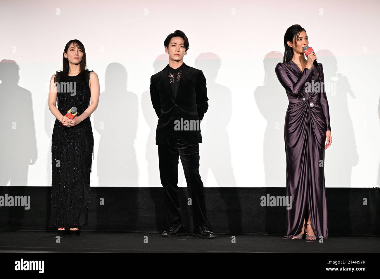 31. Oktober 2023. 31. Oktober 2023. Riho Yoshioka, Kazuya Kamenashi, Nanao, 31. Oktober 2023 – das 36. Internationale Filmfestival Tokio. Pressekonferenz zum Film „Lumberjack the Monster“ in Tokio, Japan am 31. Oktober 2023. Quelle: 2023 TIFF/AFLO/Alamy Live News Stockfoto