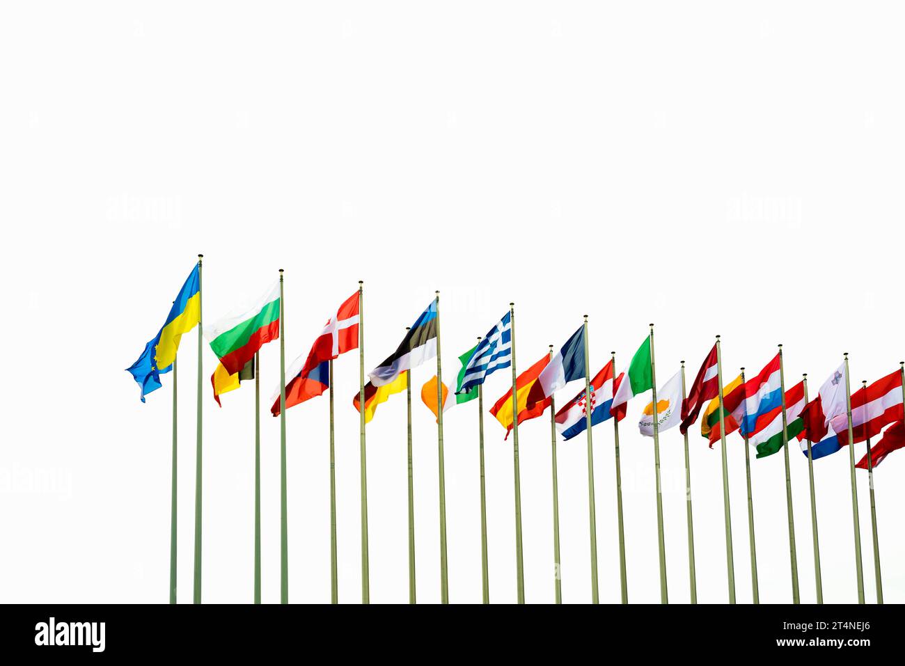 Europäische Flaggen im Wind, Europäisches Parlament, Europäisches Parlament, Straßburg, Departement Bas-Rhin, Elsass, Frankreich Stockfoto