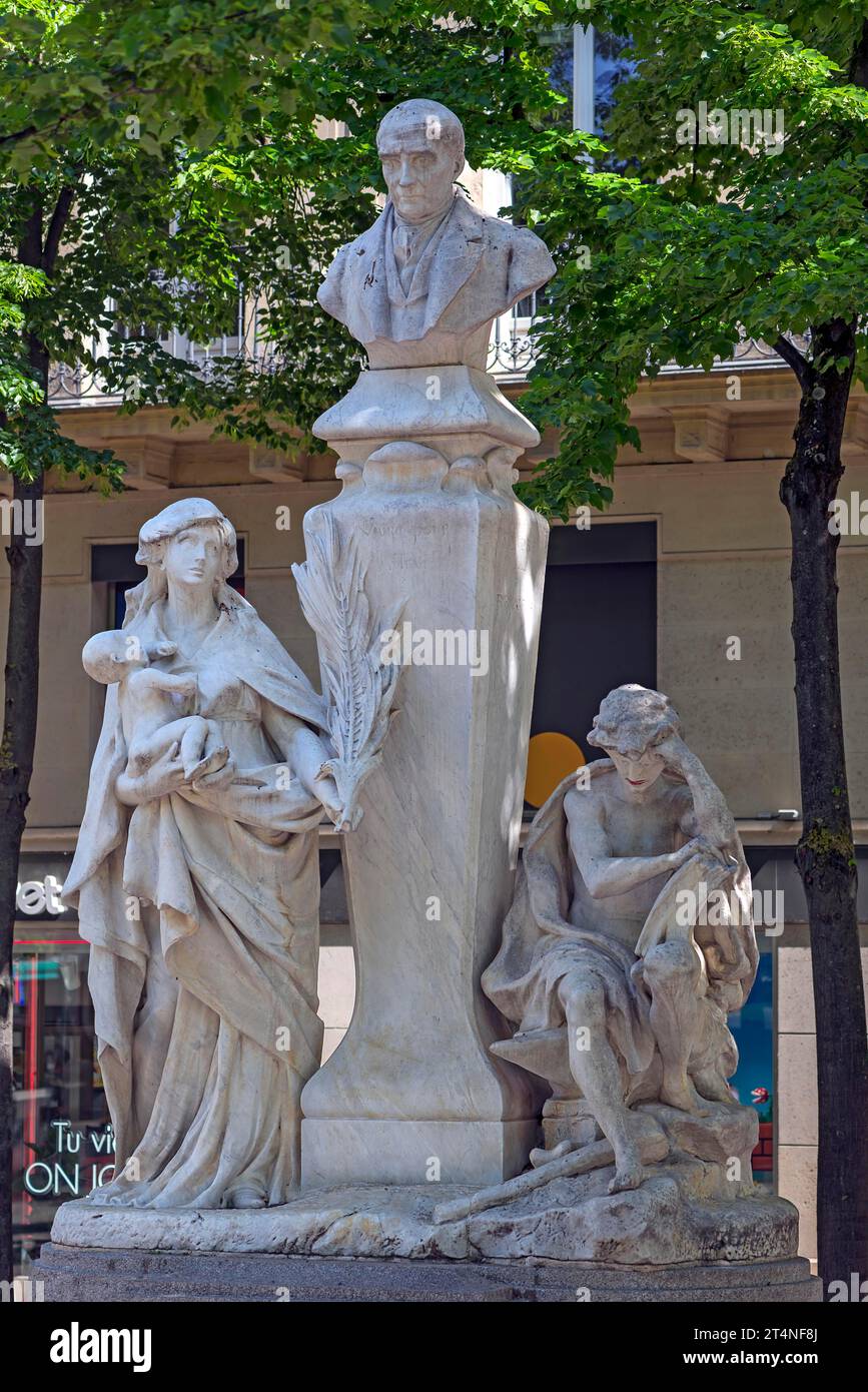 Denkmal für Isidore Marie Auguste Francois Xavier Comte, 1798–1857, französischer Mathematiker, Place de la Sorbonne, Paris, Frankreich Stockfoto