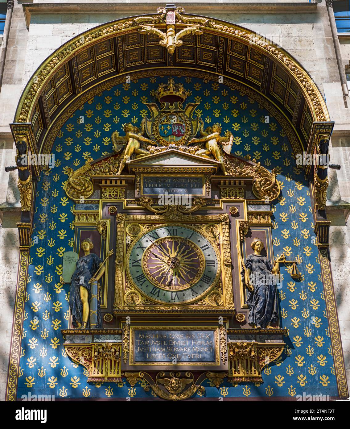 Älteste öffentliche Uhr seit 1371, an der Fassade des Justizgebäudes, Paris, Frankreich Stockfoto
