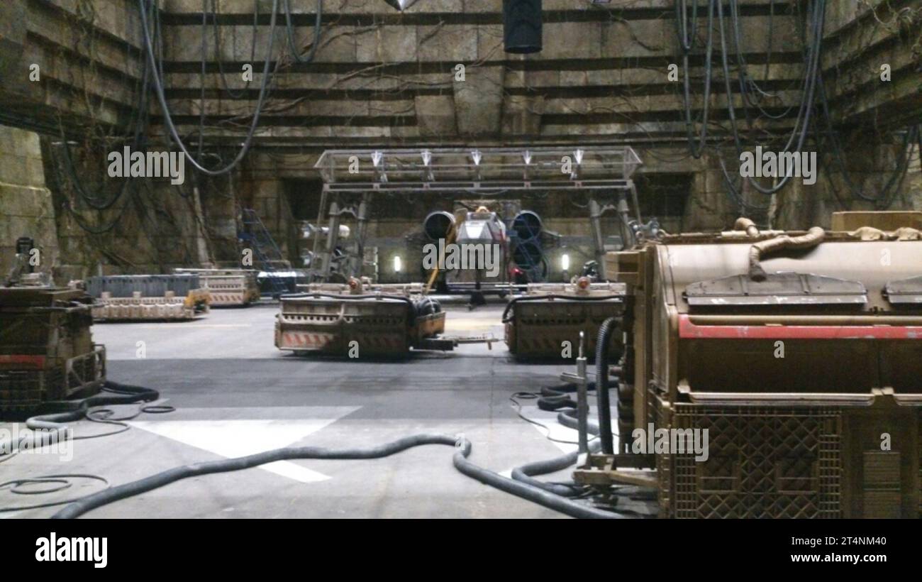 Star Wars Rogue One A Star Wars Story Rebel Base Yavin 4 Set mit einem X-Wing Fighter, aufgenommen 2015 in den RAF Cardington Studios in Bedford, Großbritannien. Stockfoto