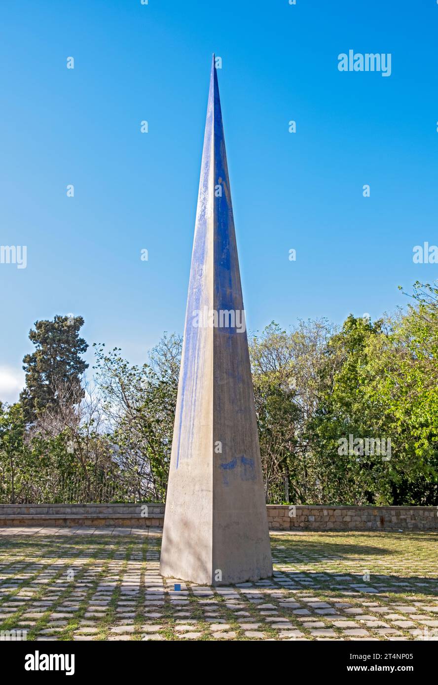 Obelisk im Skulpturengarten der Joan Miro Foundation, Barcelona, Spanien Stockfoto