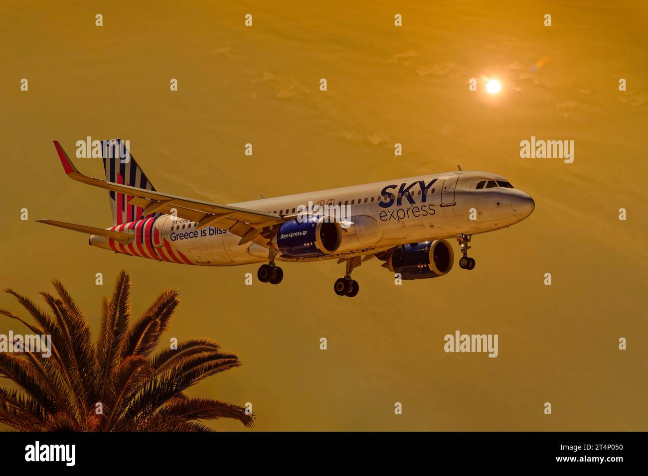 Die griechische Fluggesellschaft Sky Express Airbus A320-251N Neo landet. Stockfoto