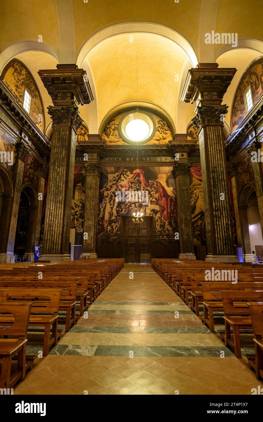 Inneres der neoklassizistischen Kathedrale St. Peter in Vic mit dramatischen Wandmalereien von Josep Maria Sert (Vic, Barcelona, Katalonien, Spanien) Stockfoto