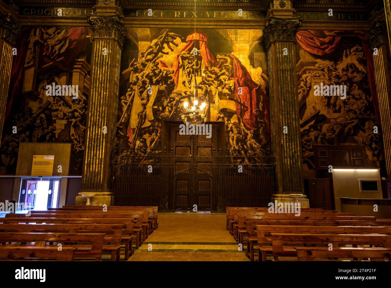 Inneres der neoklassizistischen Kathedrale St. Peter in Vic mit dramatischen Wandmalereien von Josep Maria Sert (Vic, Barcelona, Katalonien, Spanien) Stockfoto