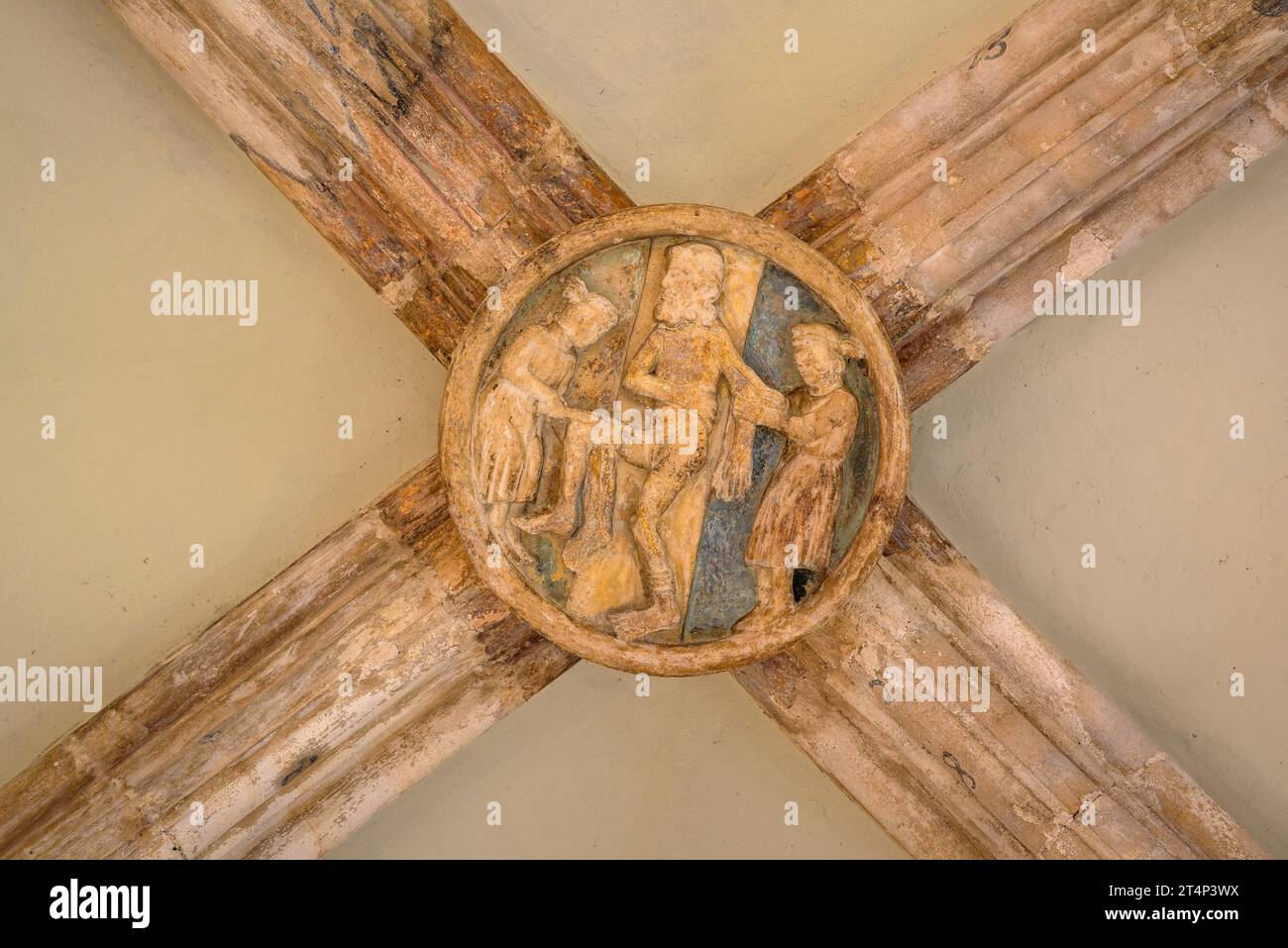 Gewölbe mit gotischen Schlüsseln im Kreuzgang der Kathedrale St. Peter von Vic (Osona, Barcelona, Katalonien, Spanien) ESP: Bóvedas con claves góticas Stockfoto