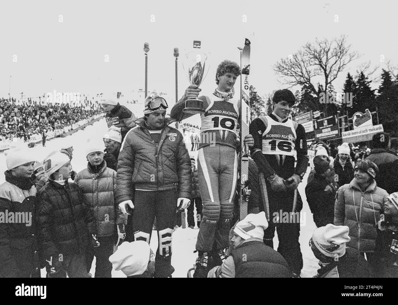 LARS-GÖRAN HALVARSSON GroKo alpina SK schwedische Alpinskifahrer auf dem Podium Stockfoto