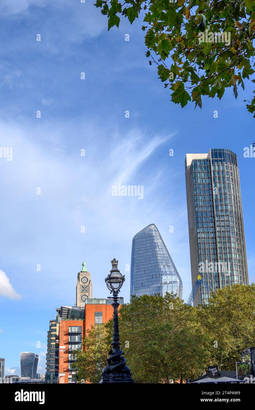 London, Großbritannien. London, England, Großbritannien. Südufer der Themse. Oxo Tower, One Blackfriars „The Vase“, South Bank Tower Stockfoto