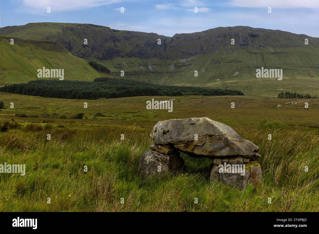 Das Gleniff Horseshoe in Sligo Irland ist ein hufeisenförmiges Tal, das von den Dartry Mountains umgeben ist. Stockfoto