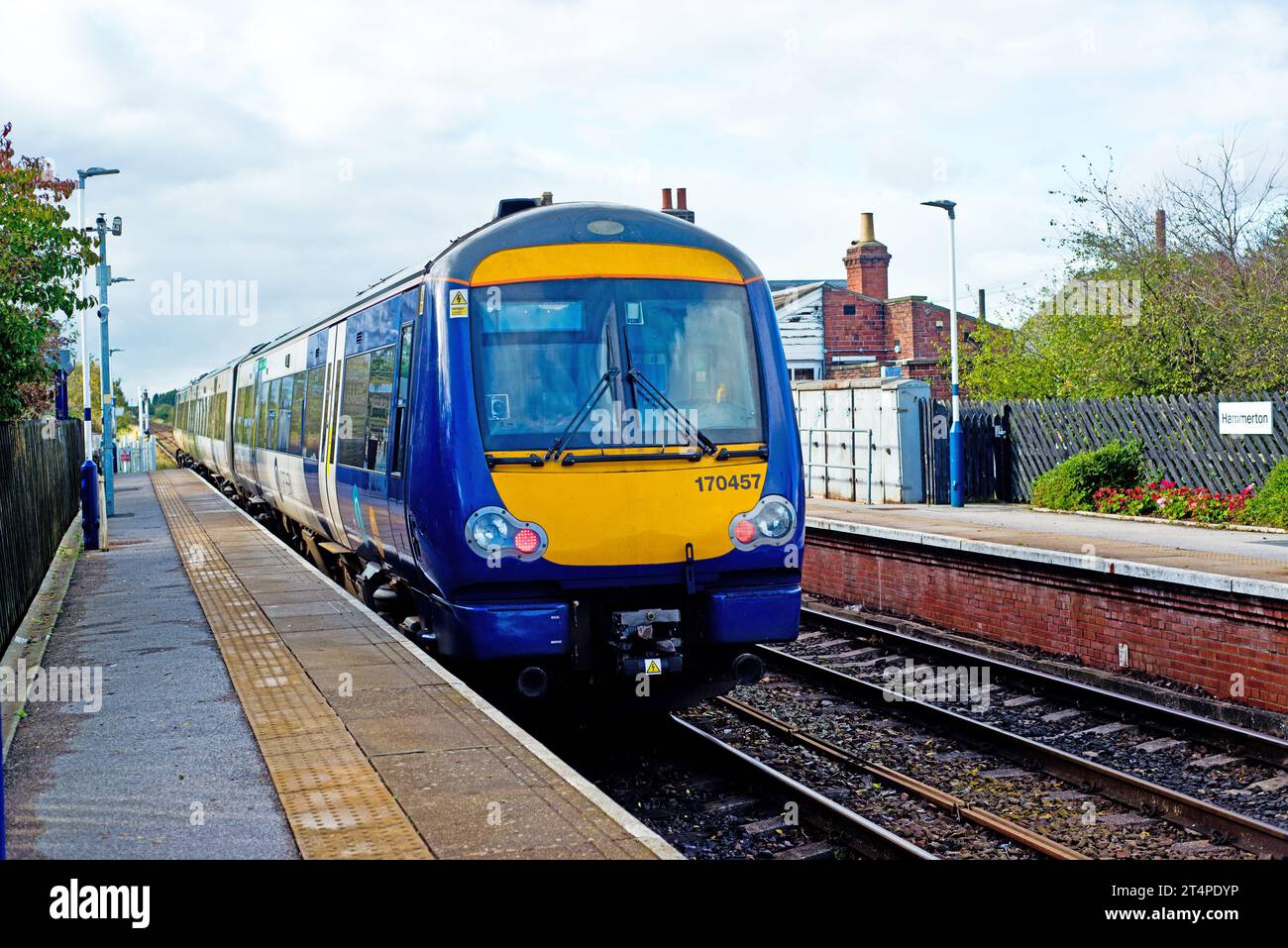 Klasse 170 am Bahnhof Hammerton North Yorkshire, England Stockfoto