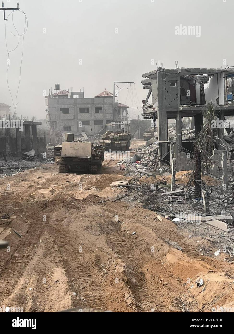 (231101) -- JERUSALEM, 1. November 2023 (Xinhua) -- israelische Bodentruppen führen Operationen im Gazastreifen am 31. Oktober 2023 durch. Neun israelische Soldaten seien bei Zusammenstößen mit Hamas-Militanten im nördlichen Gazastreifen getötet worden, sagte das israelische Militär Mittwoch. Das Militär sagte in einer Erklärung, dass die Soldaten am Dienstag getötet wurden, als Israel seine Bodenoffensive in der belagerten palästinensischen Enklave ausweitete. (IDF/Handout via Xinhua) Stockfoto