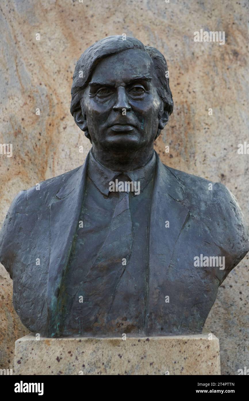 Skulptur von József Tihamér Antall Jr. Antall József Tihamér), der erste ungarische Premierminister. Budapest, Ungarn - 7. Mai 2019 Stockfoto