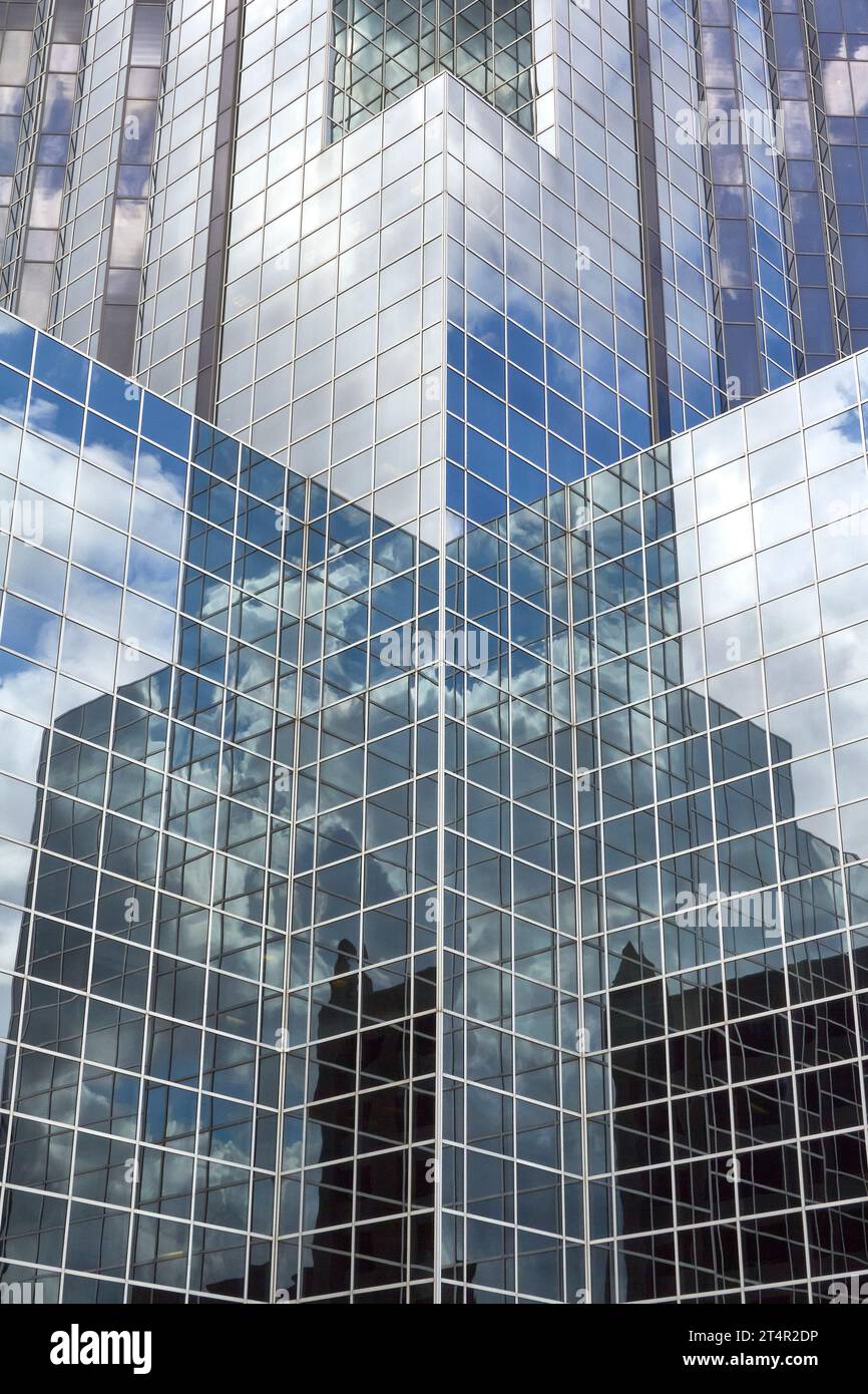 Der Williams Tower mit Glasfassade, früher Transco Tower, 902 ft, 275 m, befindet sich im Uptown District von Houston, Texas. Stockfoto