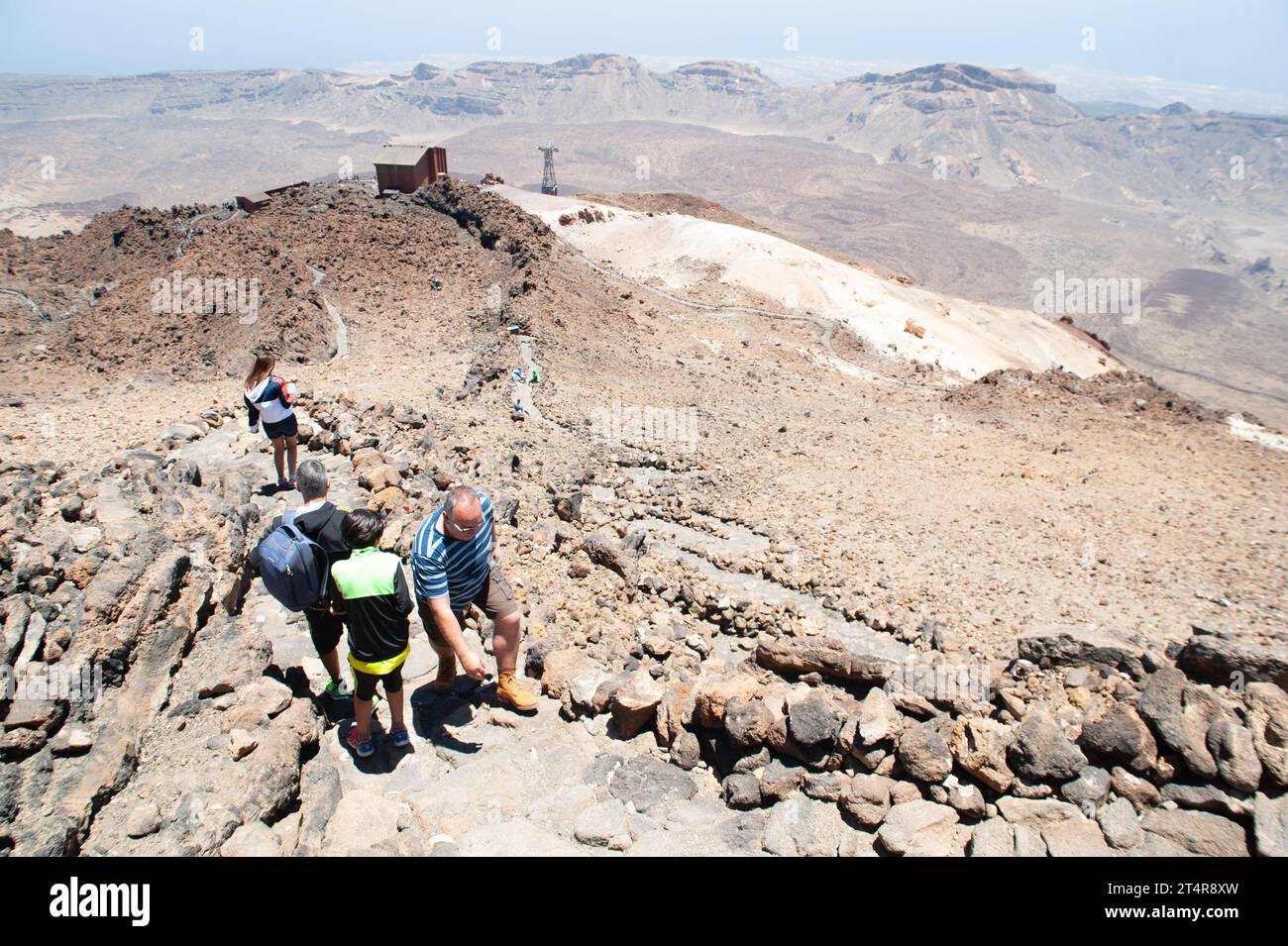 Der Teide liegt hoch auf dem Plateau der größten kanarischen Insel Teneriffa. Teide, ein ruhender Vulkan, zieht jedes Jahr Tausende von Besuchern an. Stockfoto