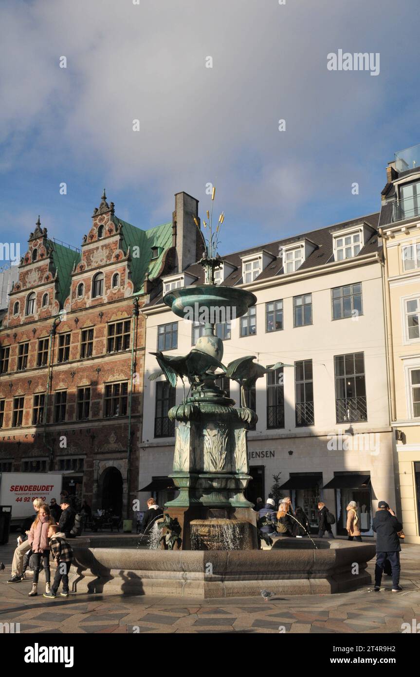 Kopenhagen, Dänemark /01. November 2023/Storchbrunnen auf stroeget auf amager torv in dänischer Hauptstadt.Foto.Francis Joseph Dean/Dean Pictures Stockfoto