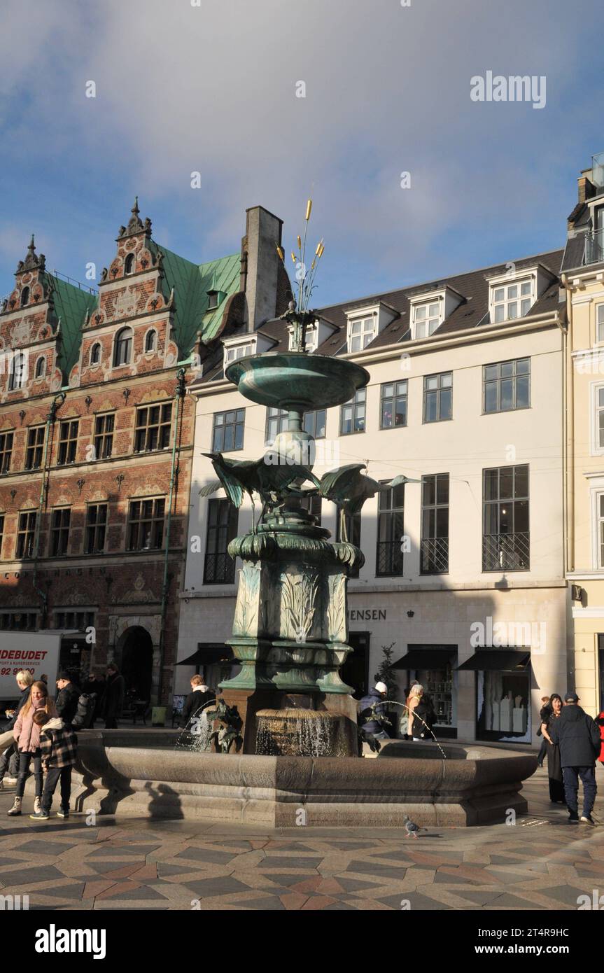 Kopenhagen, Dänemark /01. November 2023/Storchbrunnen auf stroeget auf amager torv in dänischer Hauptstadt.Foto.Francis Joseph Dean/Dean Pictures Stockfoto